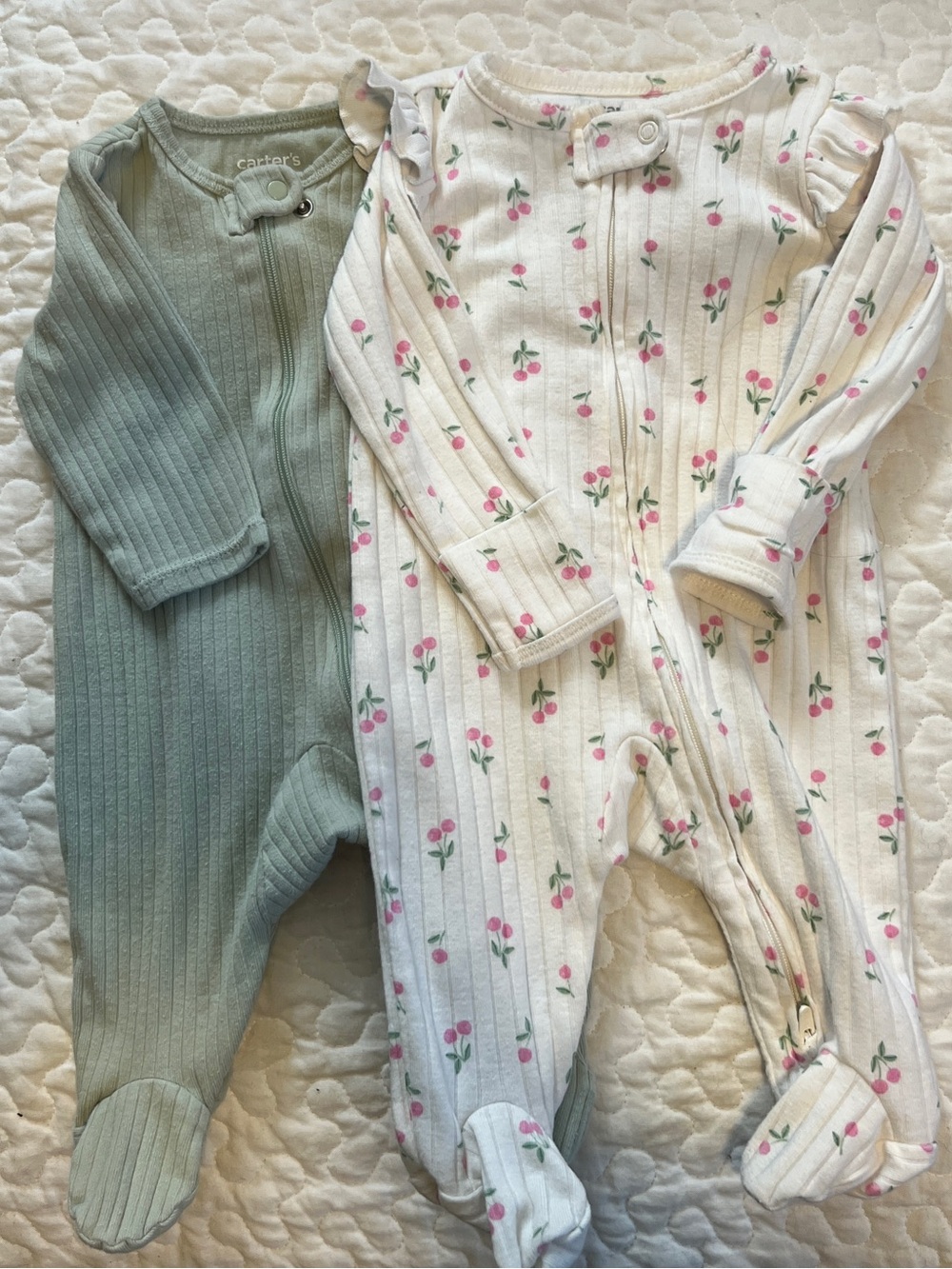 Carter’s Bumdle of 2-Way Zip Ribbed Footie Sleep & Play set of 2 size 0-3